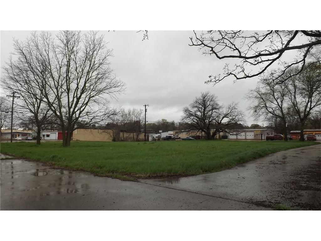 1068 Village Dr, Sulphur Springs, TX 75482
